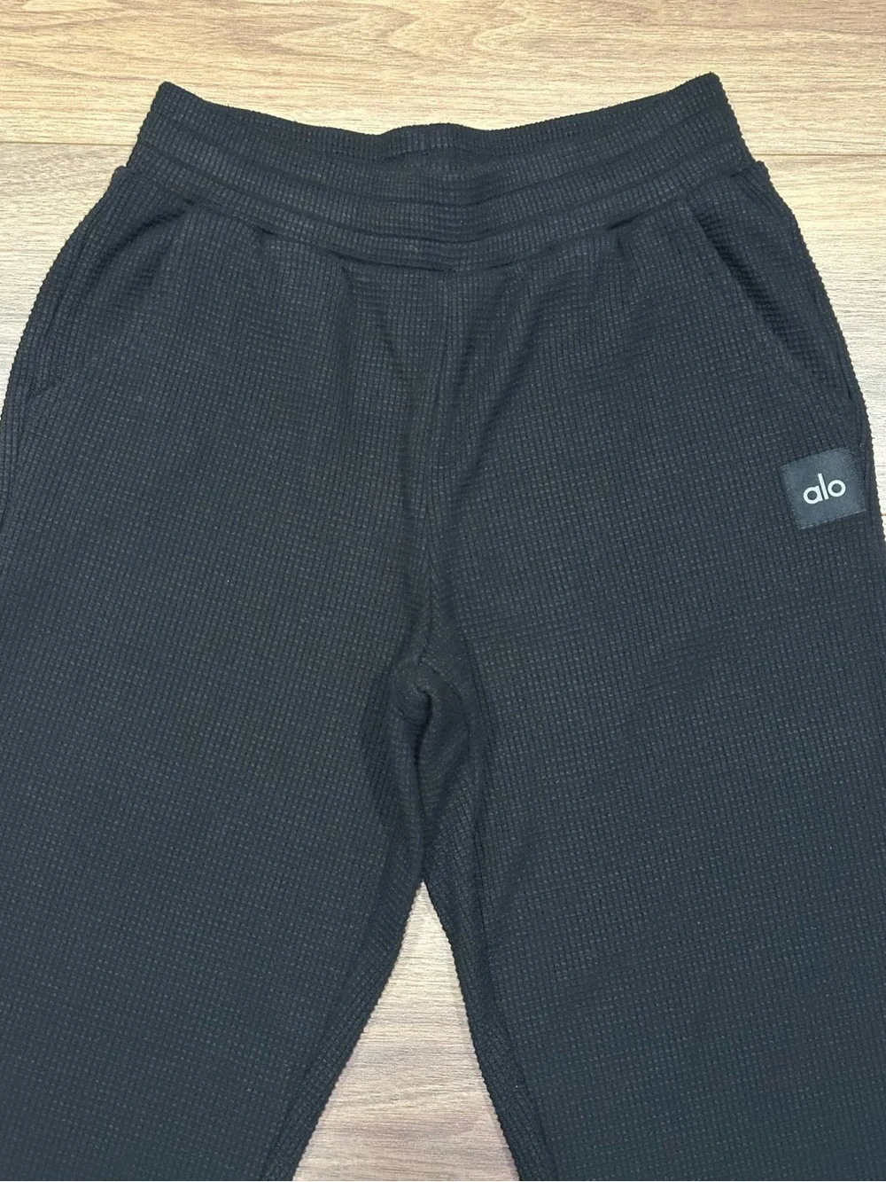 ALO Yoga Waffle Weekend Escape Jogger in Black Size Medium